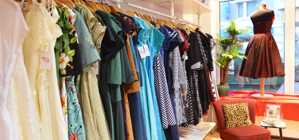 Diverse Hersteller Innenansicht des Modegeschäfts Peggy Sue Vintage in Frankfurt