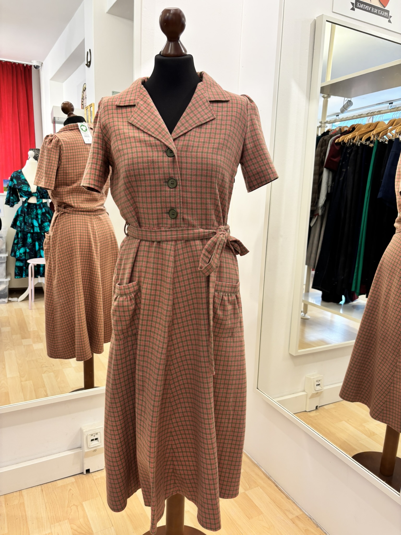 Very Cherry Kleid Revers Dress Midi Rosewood Tartan